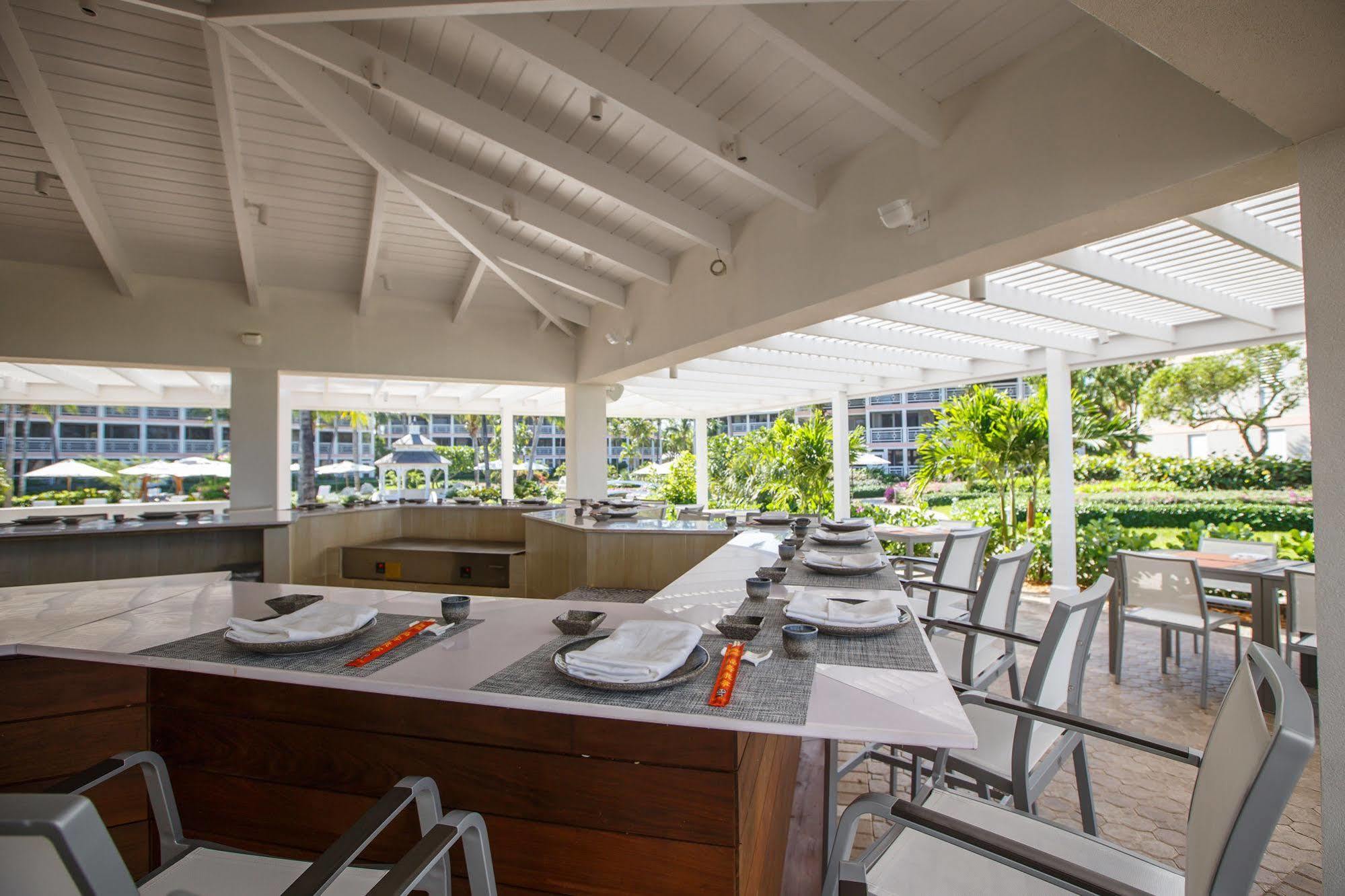 Ocean Club West Resort Grace Bay Buitenkant foto