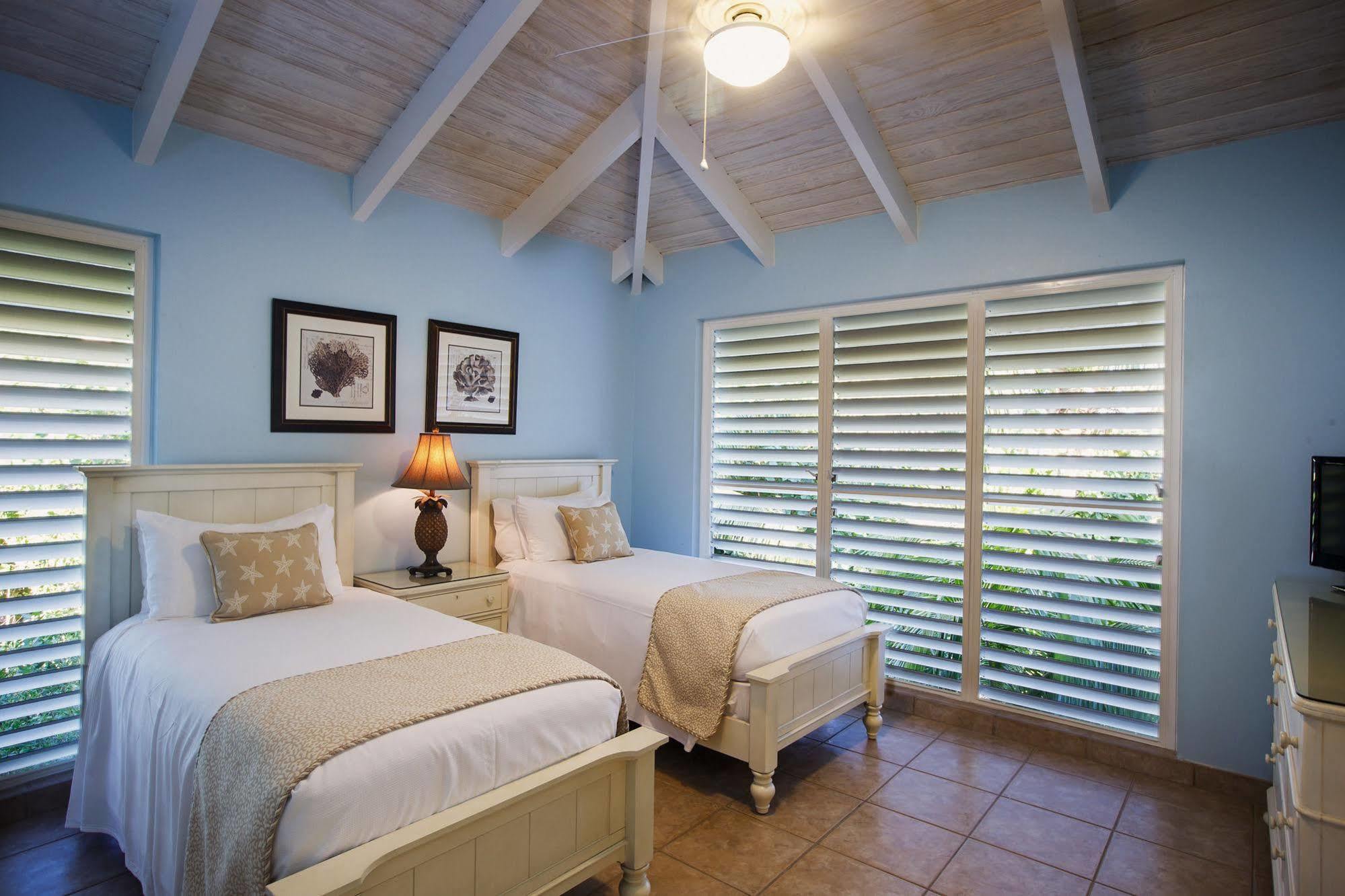 Ocean Club West Resort Grace Bay Buitenkant foto