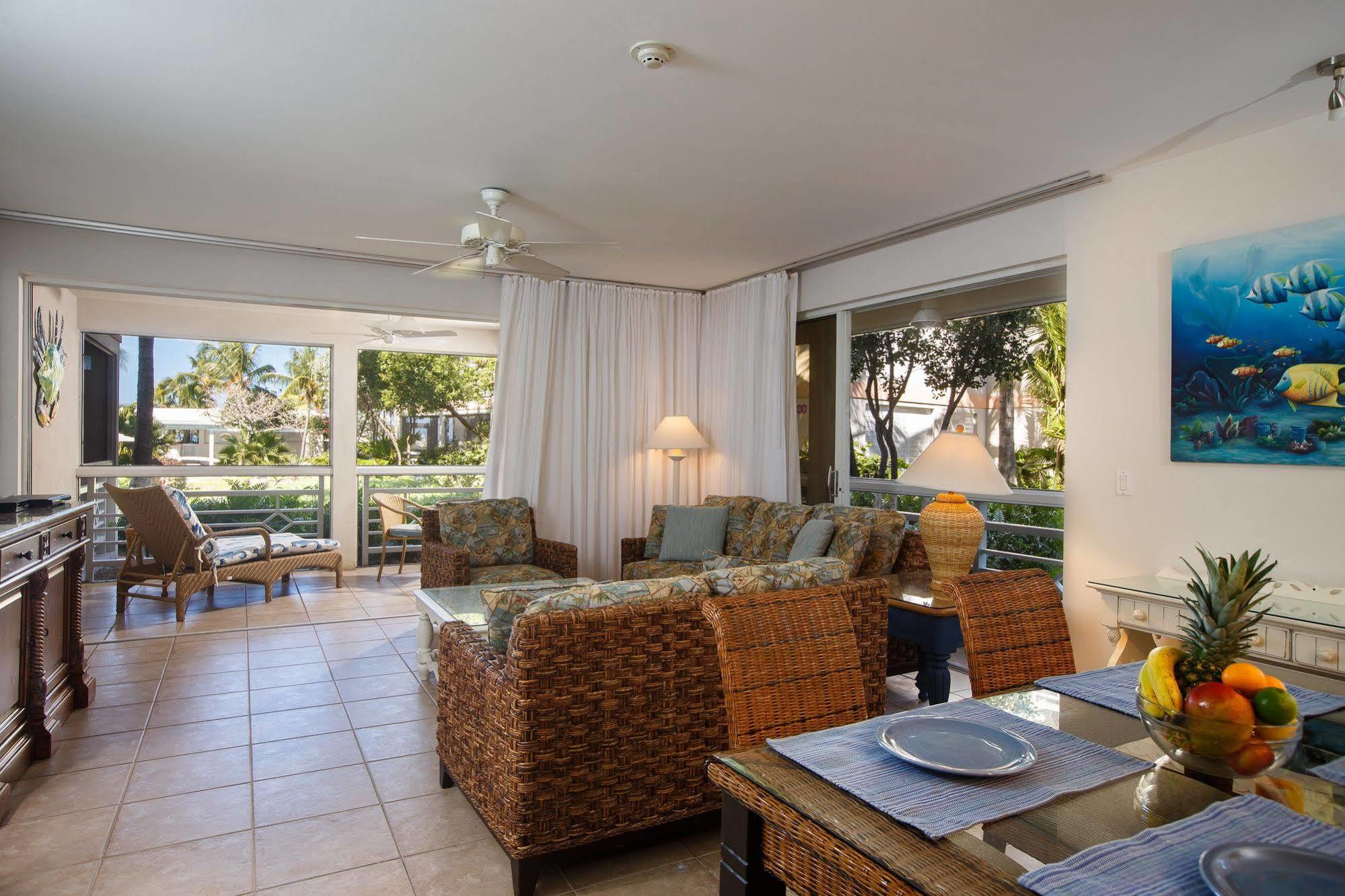 Ocean Club West Resort Grace Bay Buitenkant foto
